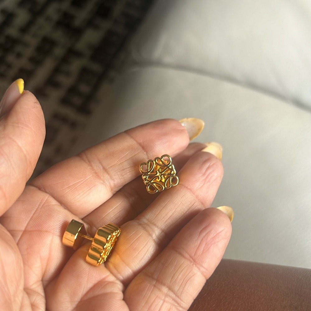 Yellow gold earrings
